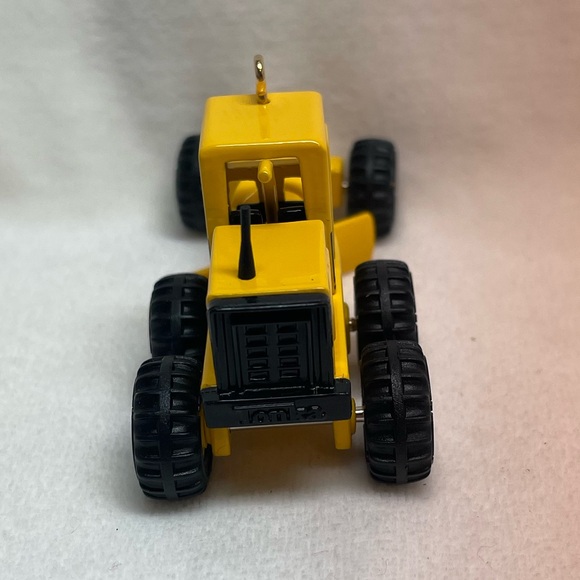 TONKA Road Grader Hallmark Ornament - Picture 6 of 9